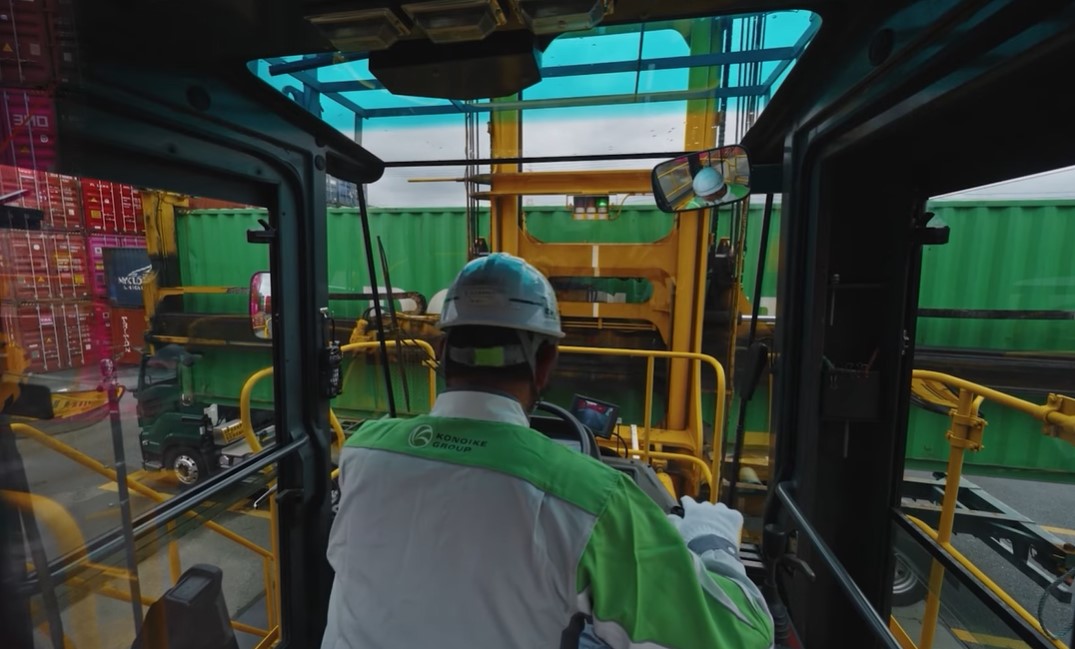 ブースで放映した動画「のりものに、いのちを吹き込む人」