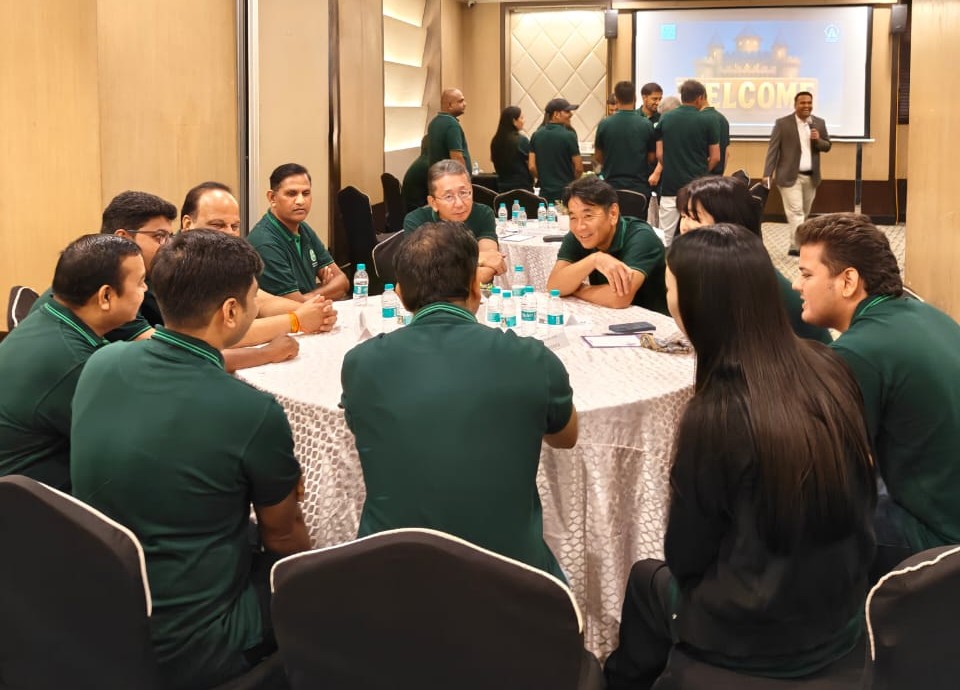 各チームでの作戦会議の様子