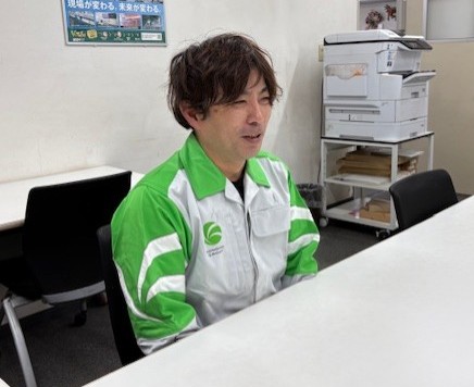 プロジェクトで須永をサポートした平山（鉄鋼東日本支店 製銑原料課 チーフリーダー）