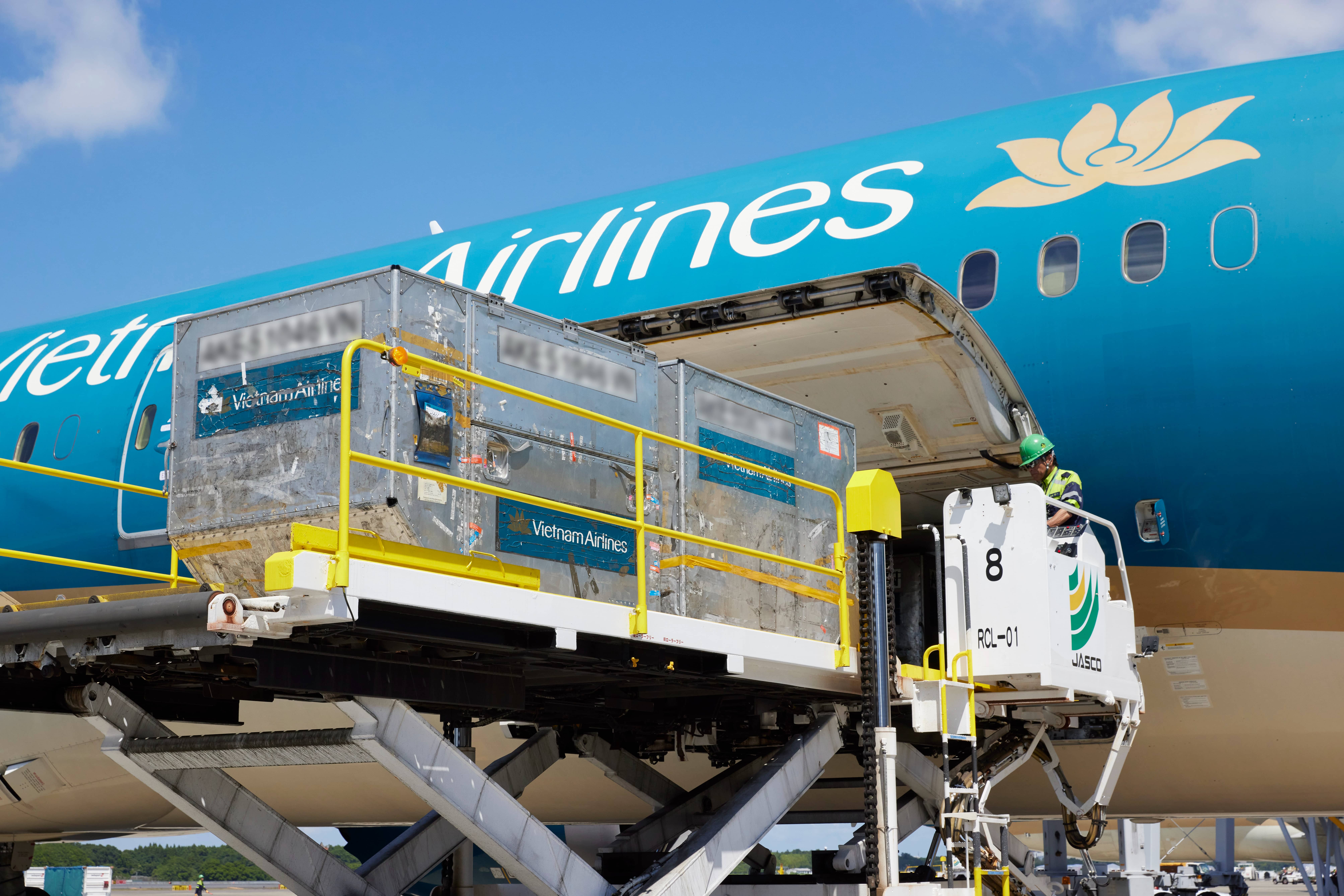 機内への貨物・手荷物の搭降載もランプ業務の仕事