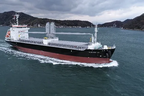 鴻池運輸の自社運航新造船「KIZUNA 21」就航