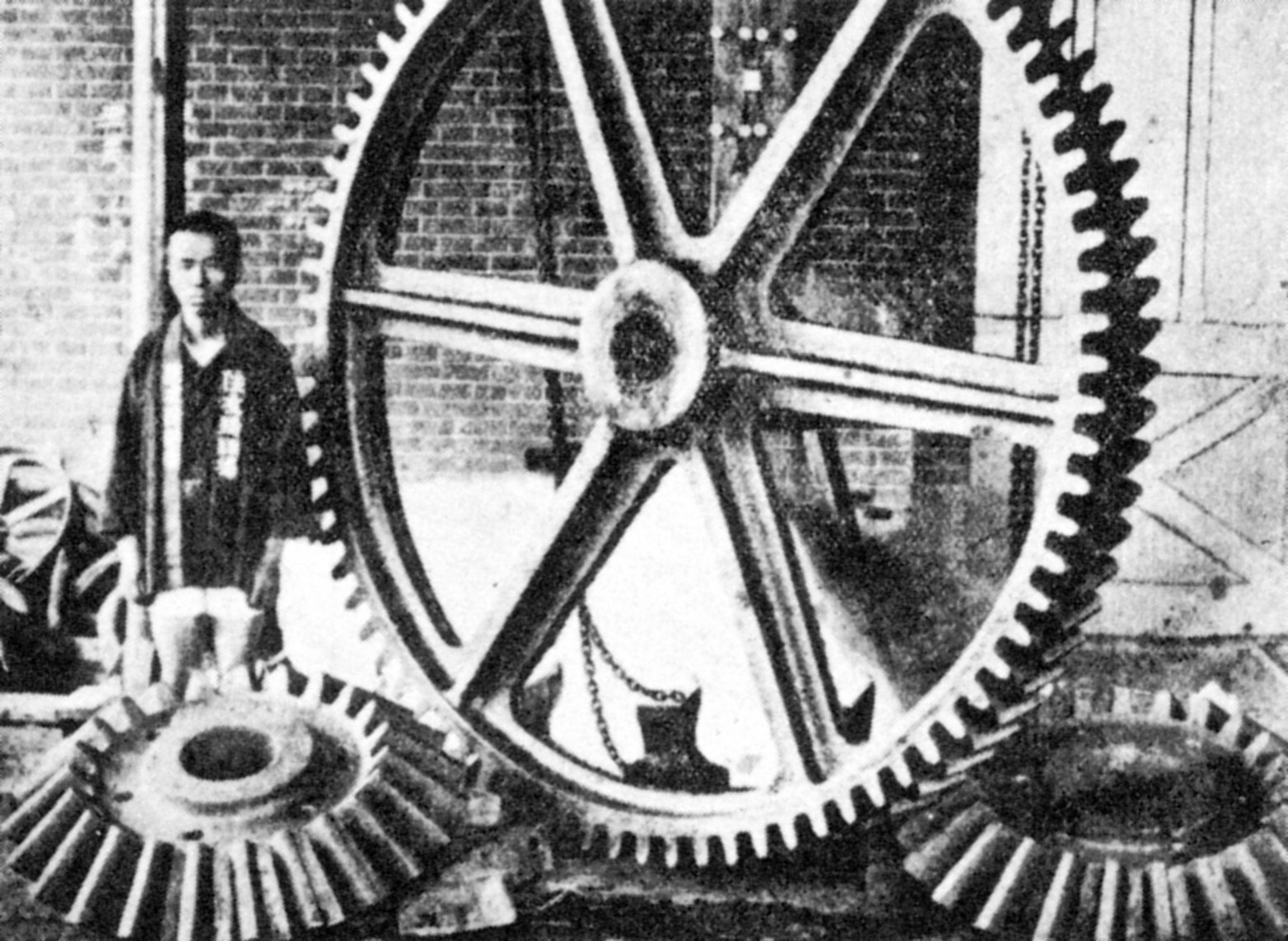 1900年に鋳鋼所での工場内請負業務を開始